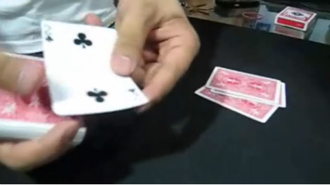 换牌揭秘,观众选出的4张杂牌变成4张A,看完视频你也会